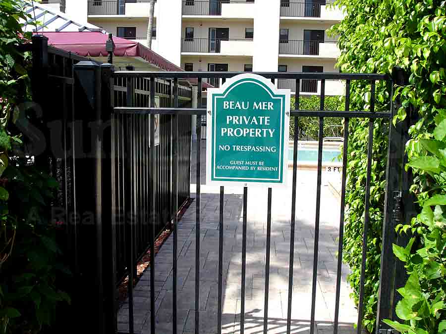 BEAUMER Pool Gate